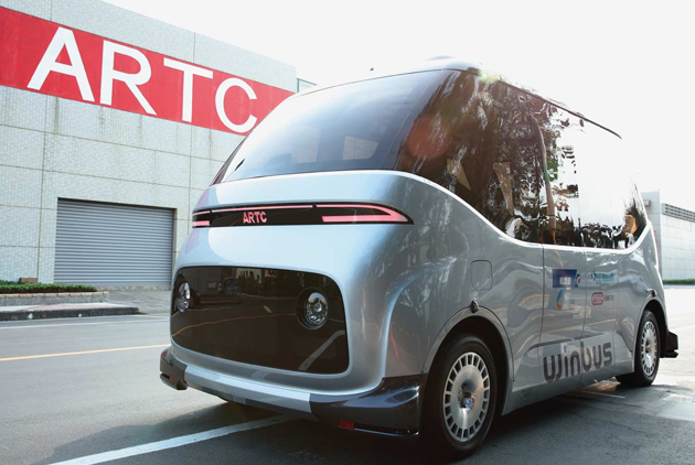MIT Self-Driving Buses Drive You into a Smart Future