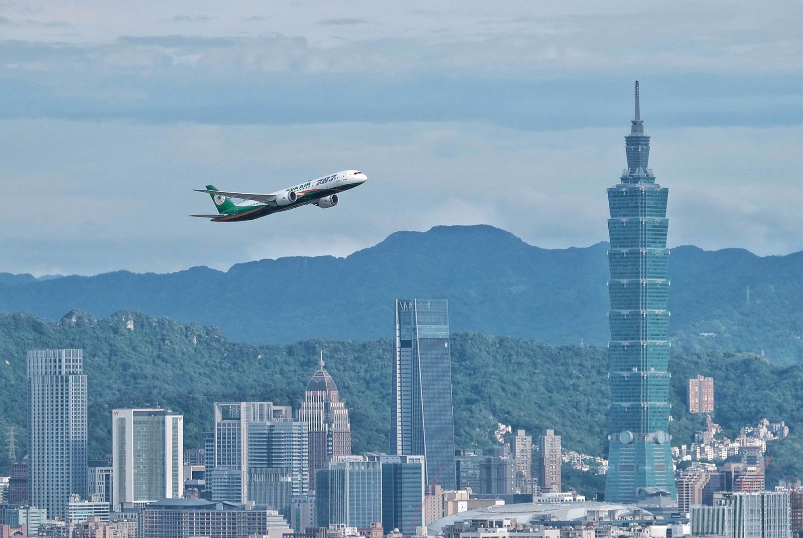 The Rundown: Taiwanese airlines record profits, EV license tax exemption, and manufacturing sector maintains solid growth