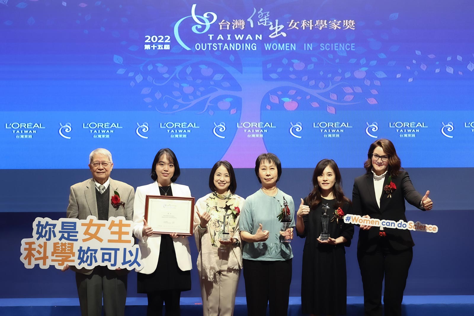 Why does L'Oréal Taiwan award female scientists?