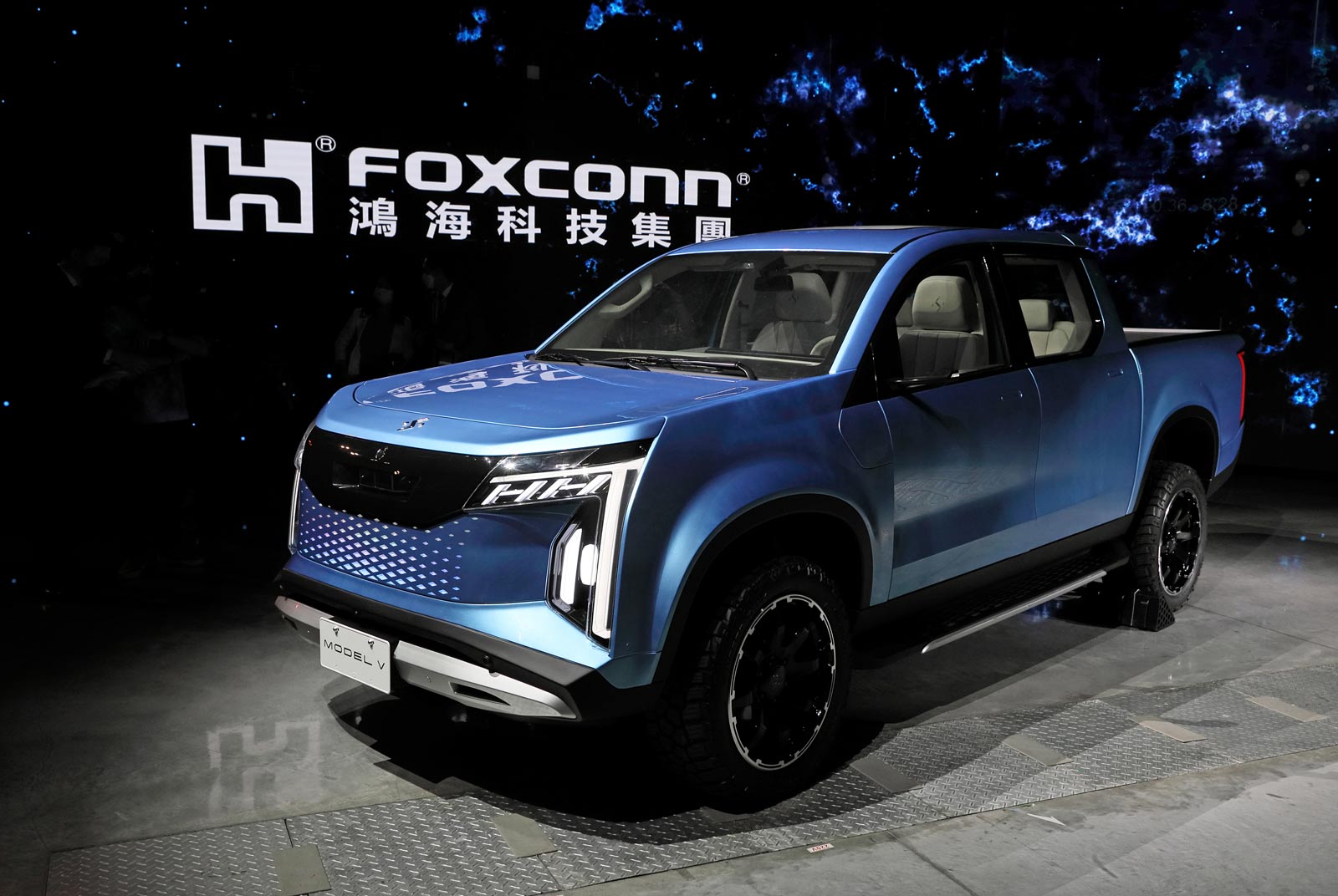 Does Foxconn want to make electric vehicles?