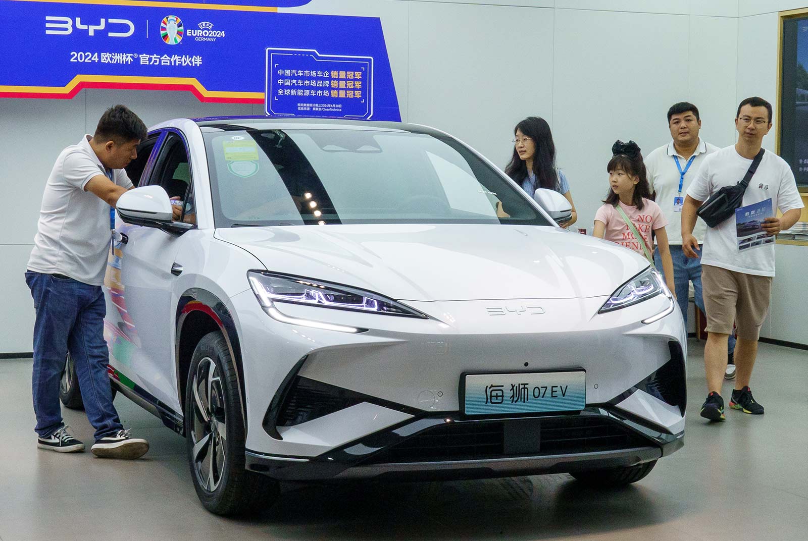 Daily News Digest: Chinese Automakers Race Past Delivery Targets
