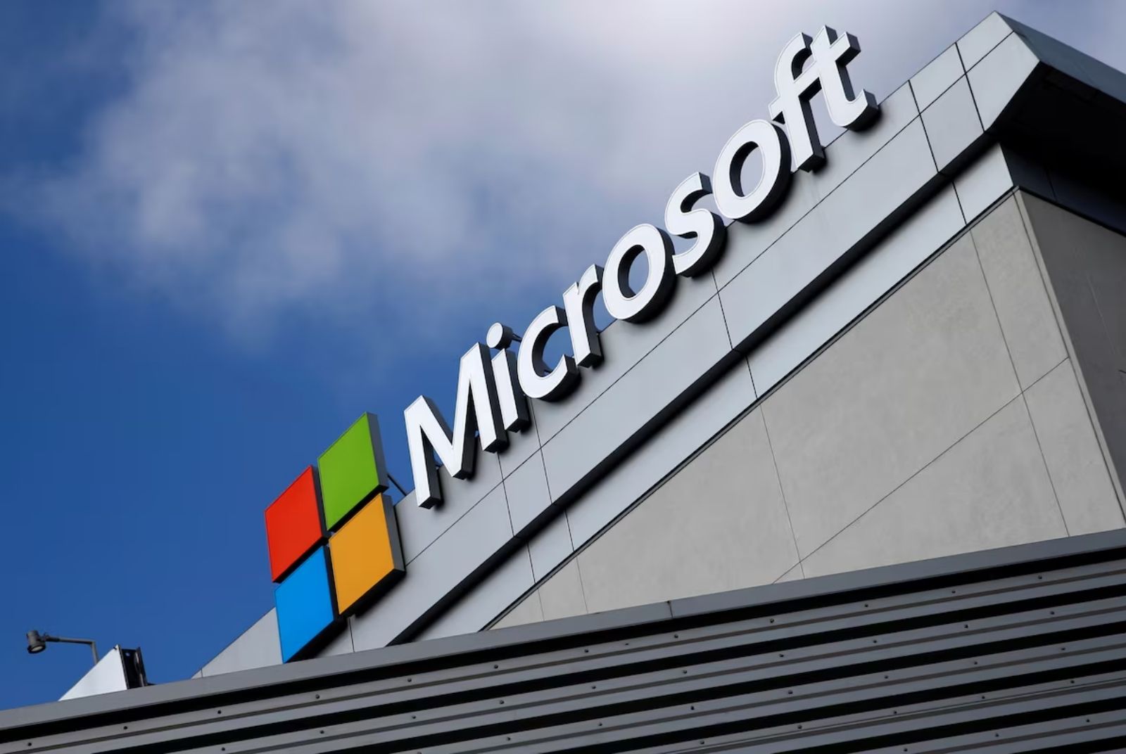 Microsoft Posts Strong Results, Defies AI Skepticism and Tariff Concerns