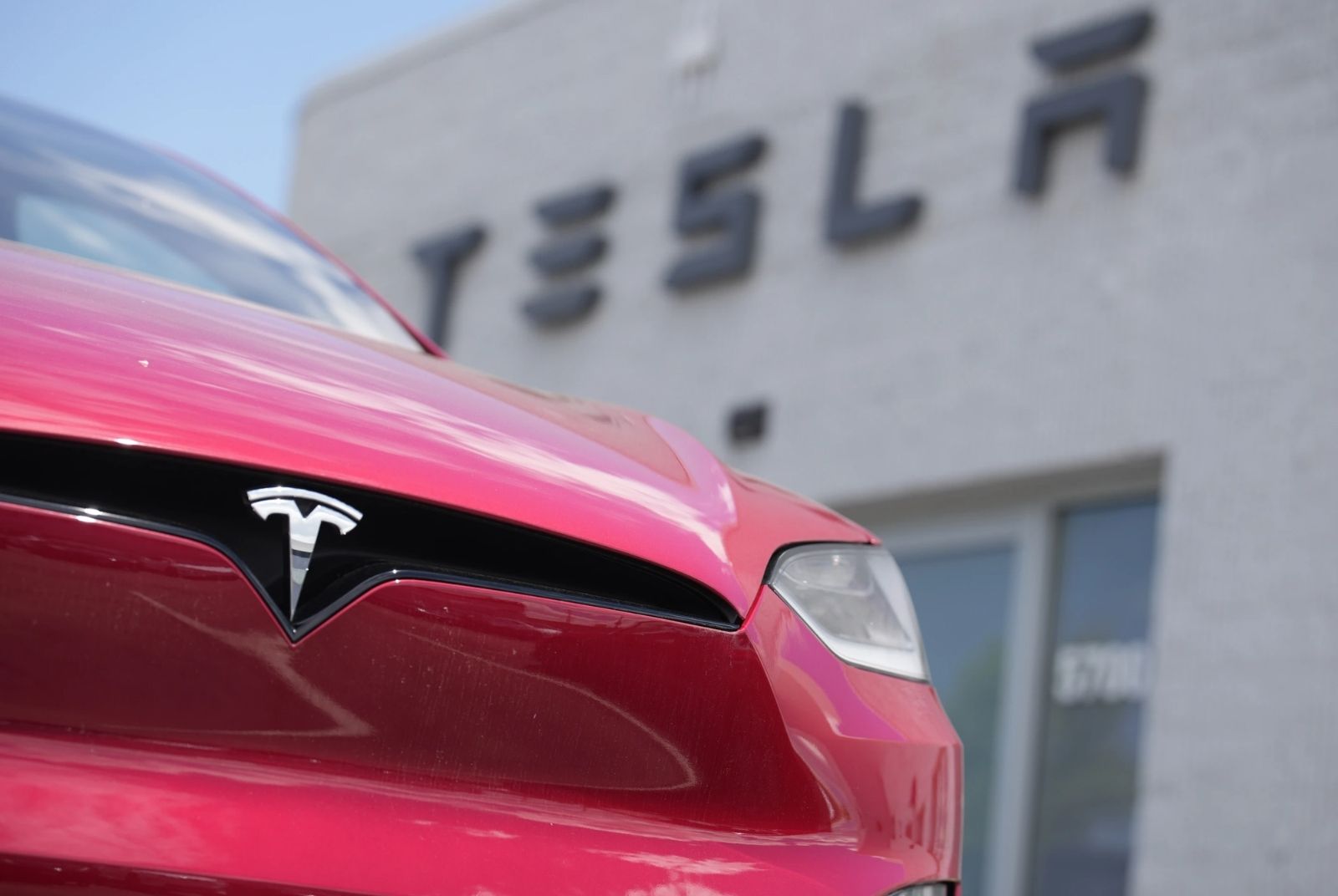 Tesla in Freefall: European Sales Plunge 52%
