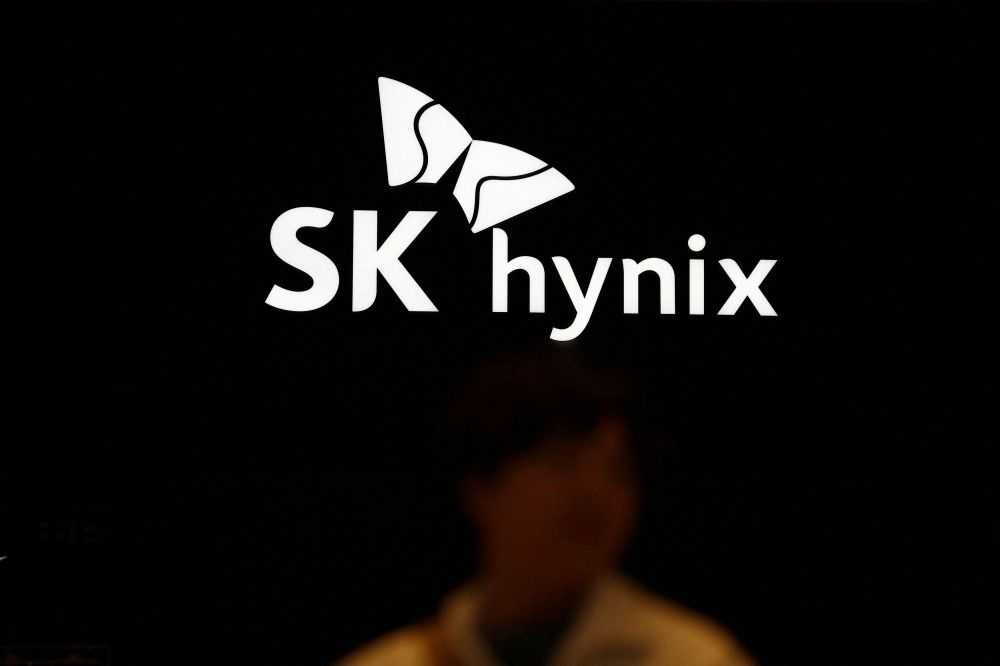 Samsung, SK Hynix Face Chip Equipment Setback｜Daily News Digest