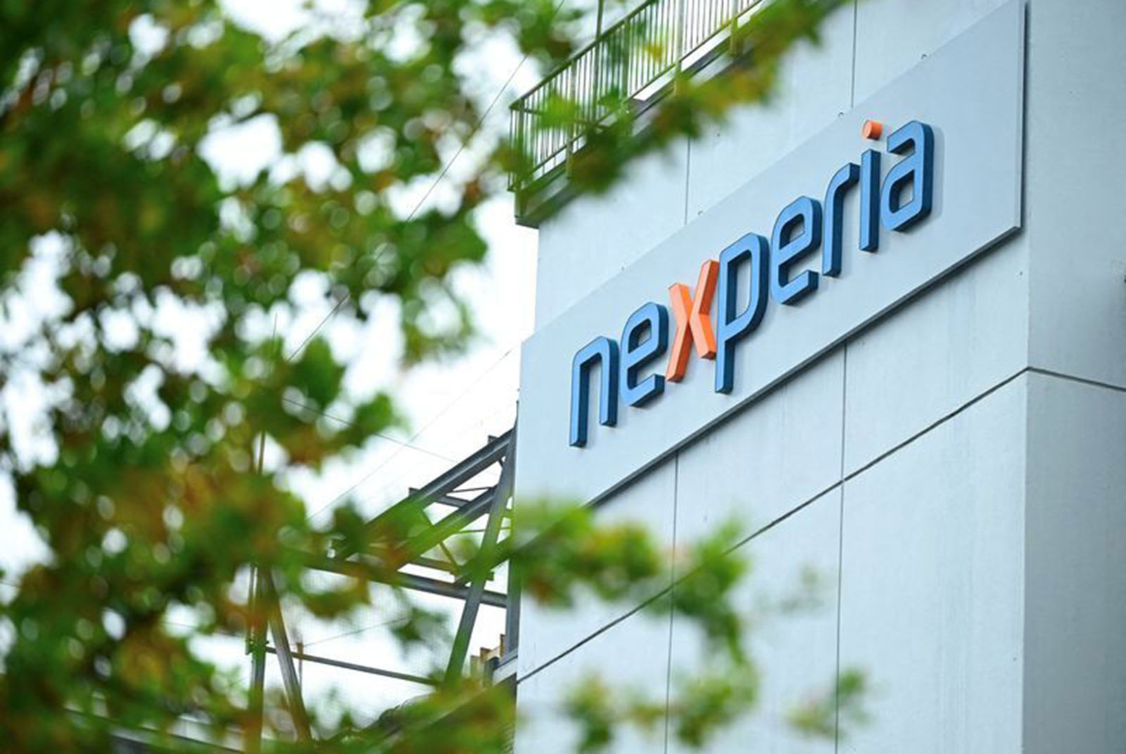 Nexperia Chip Shipping Dispute Eases, but Internal Rift Deepens