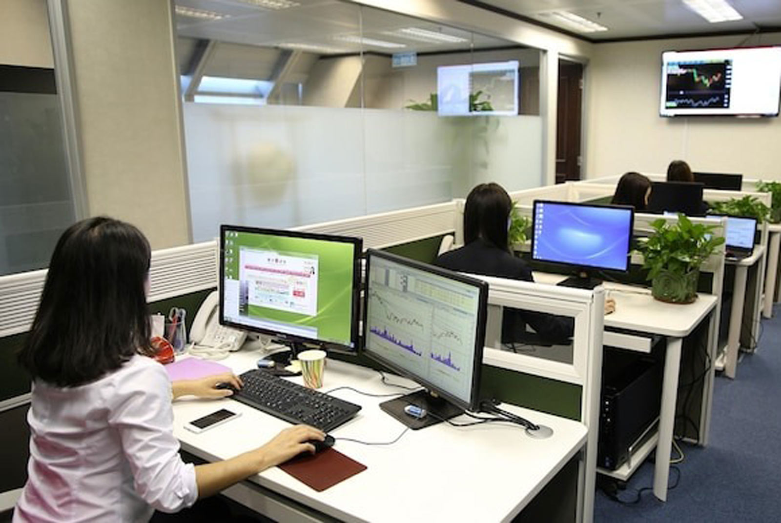 AI Isn’t the Real Layoff Culprit, Oxford Economics Finds