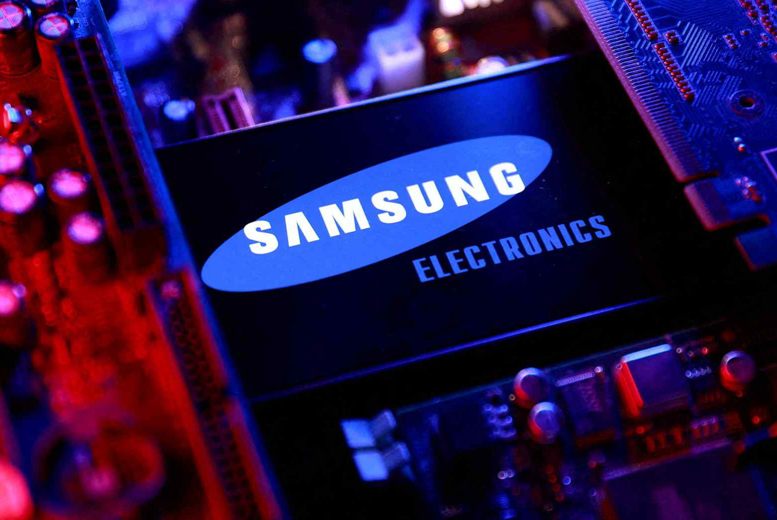 Samsung Signals Prolonged Memory Crunch