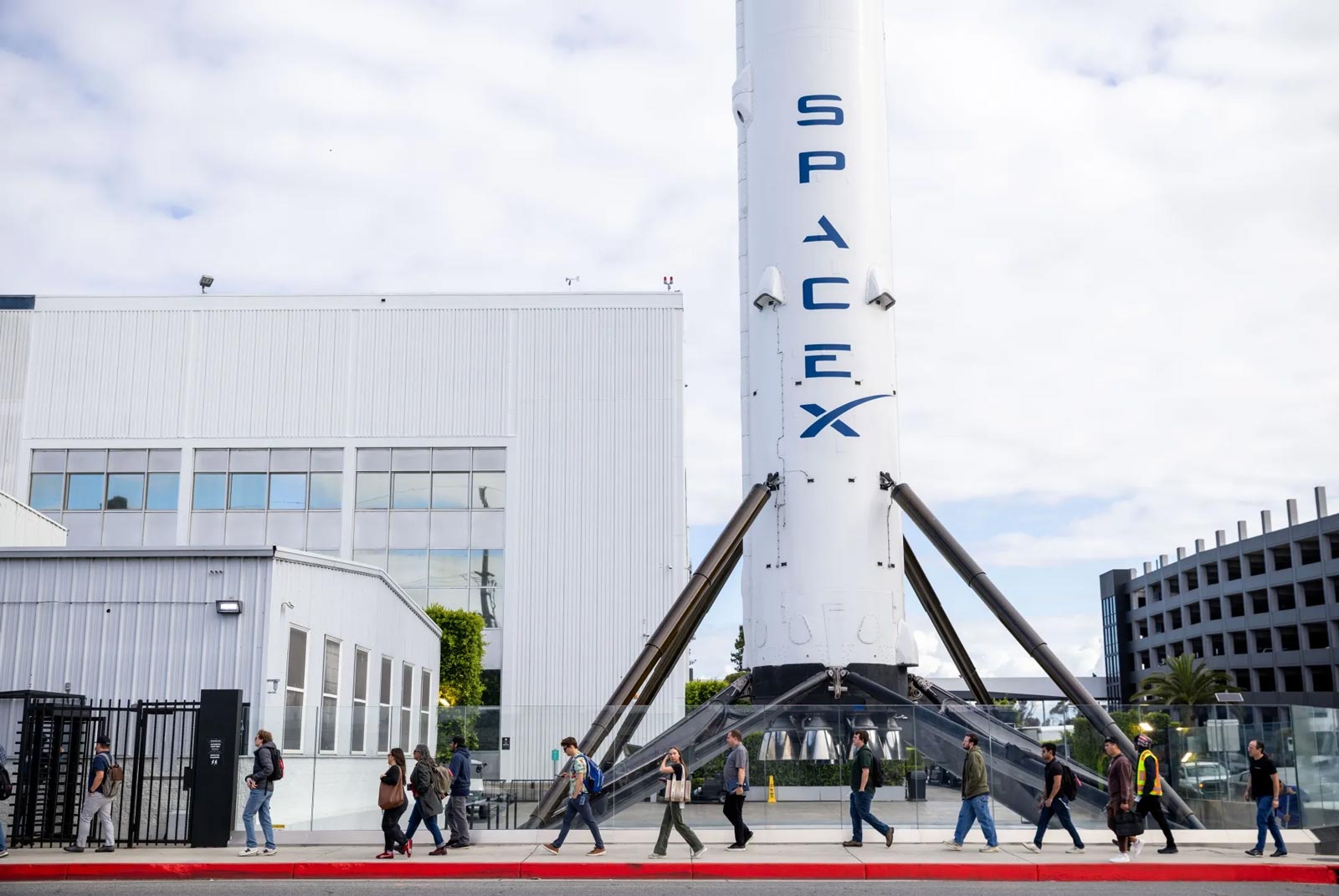 Google Eyes Space-Based AI Data Centers With SpaceX Partnership｜Daily ...