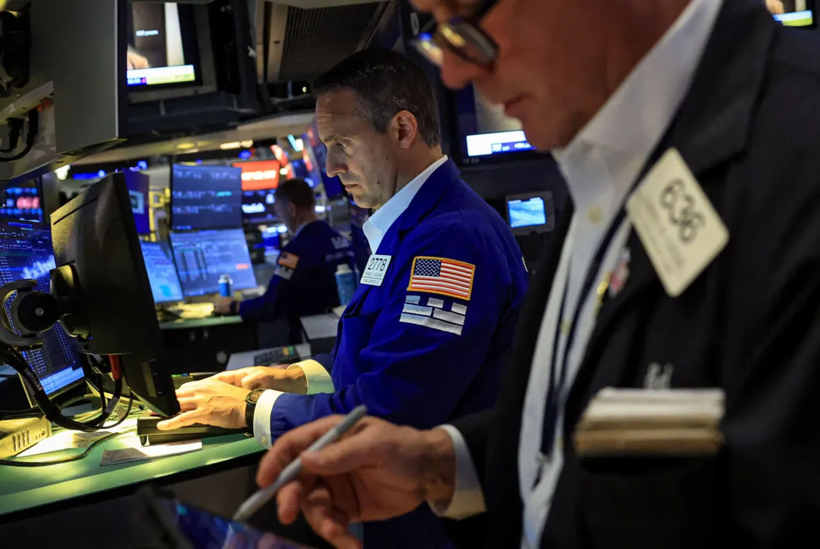Chip Stocks Defy US Market Pullback