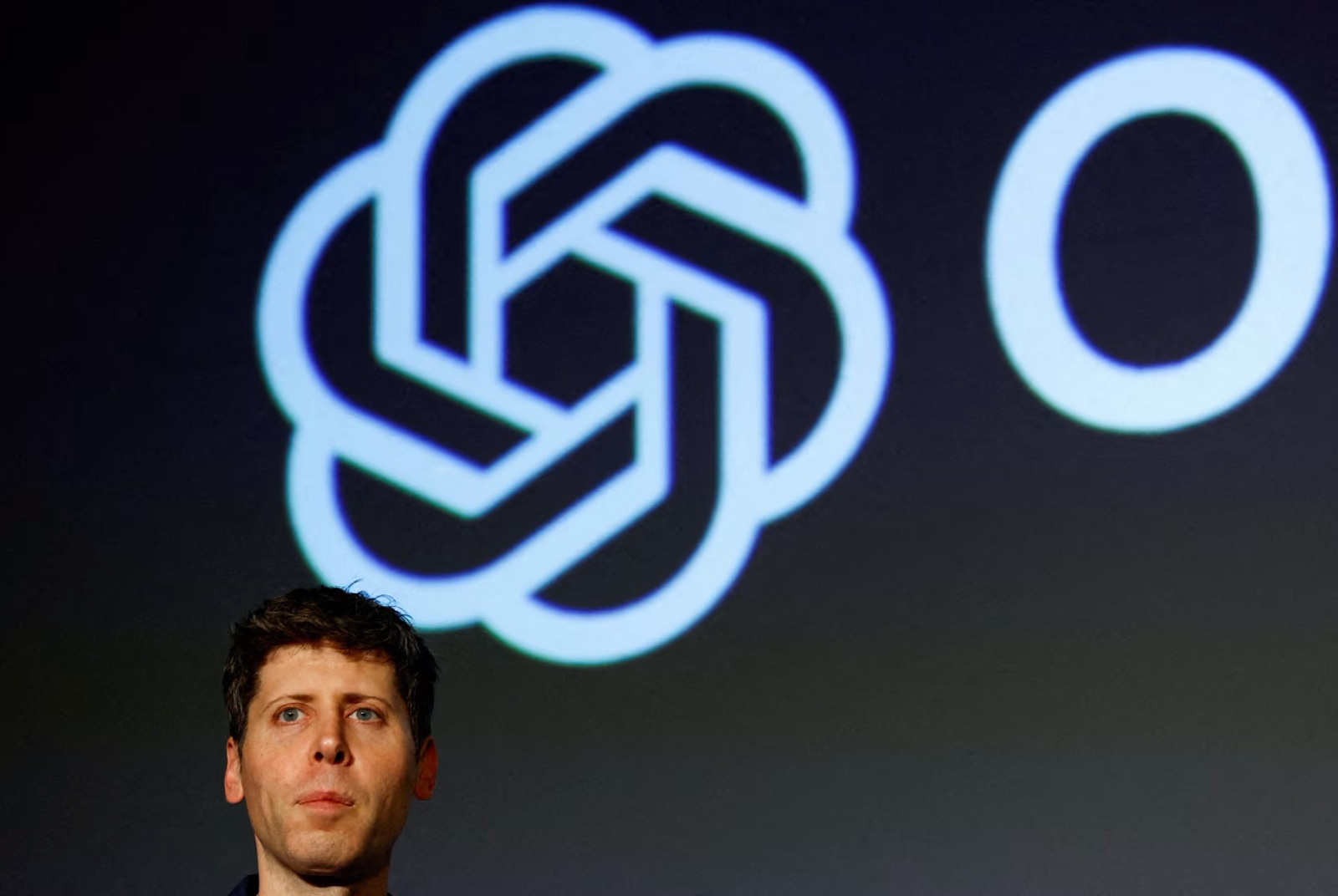Chip Stocks Tumble After AI Leaders Call for Slowdown