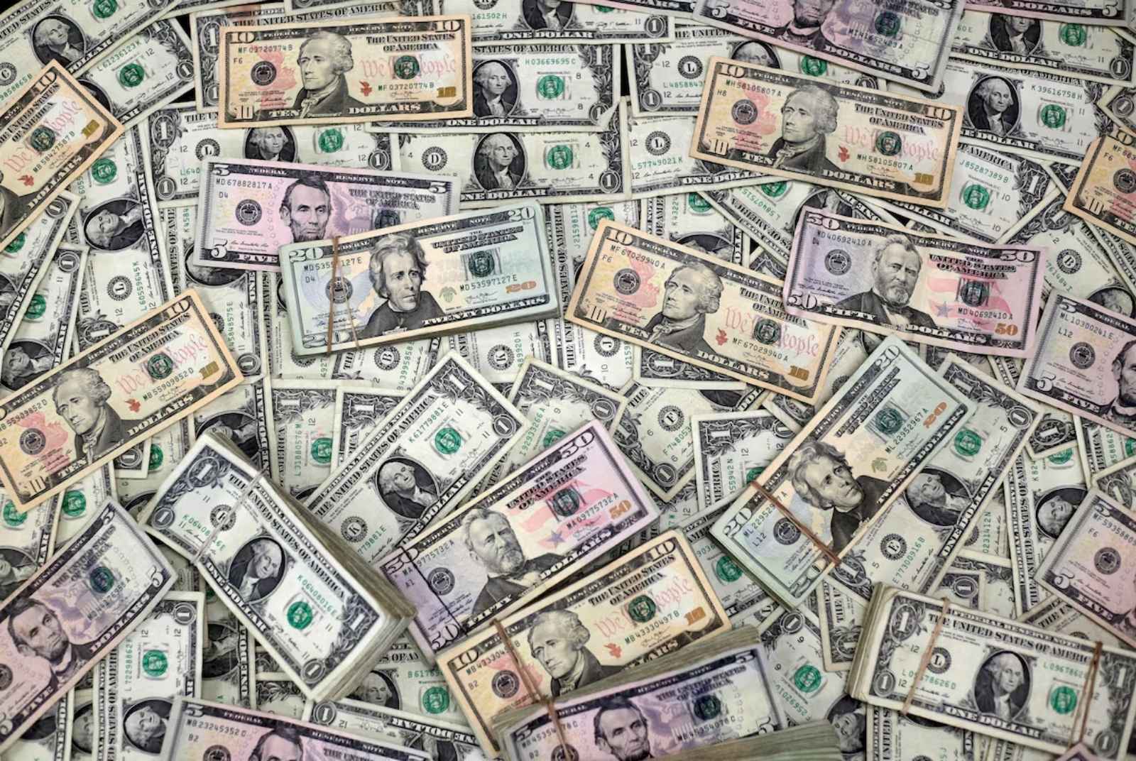 Moody's downgrades US credit rating